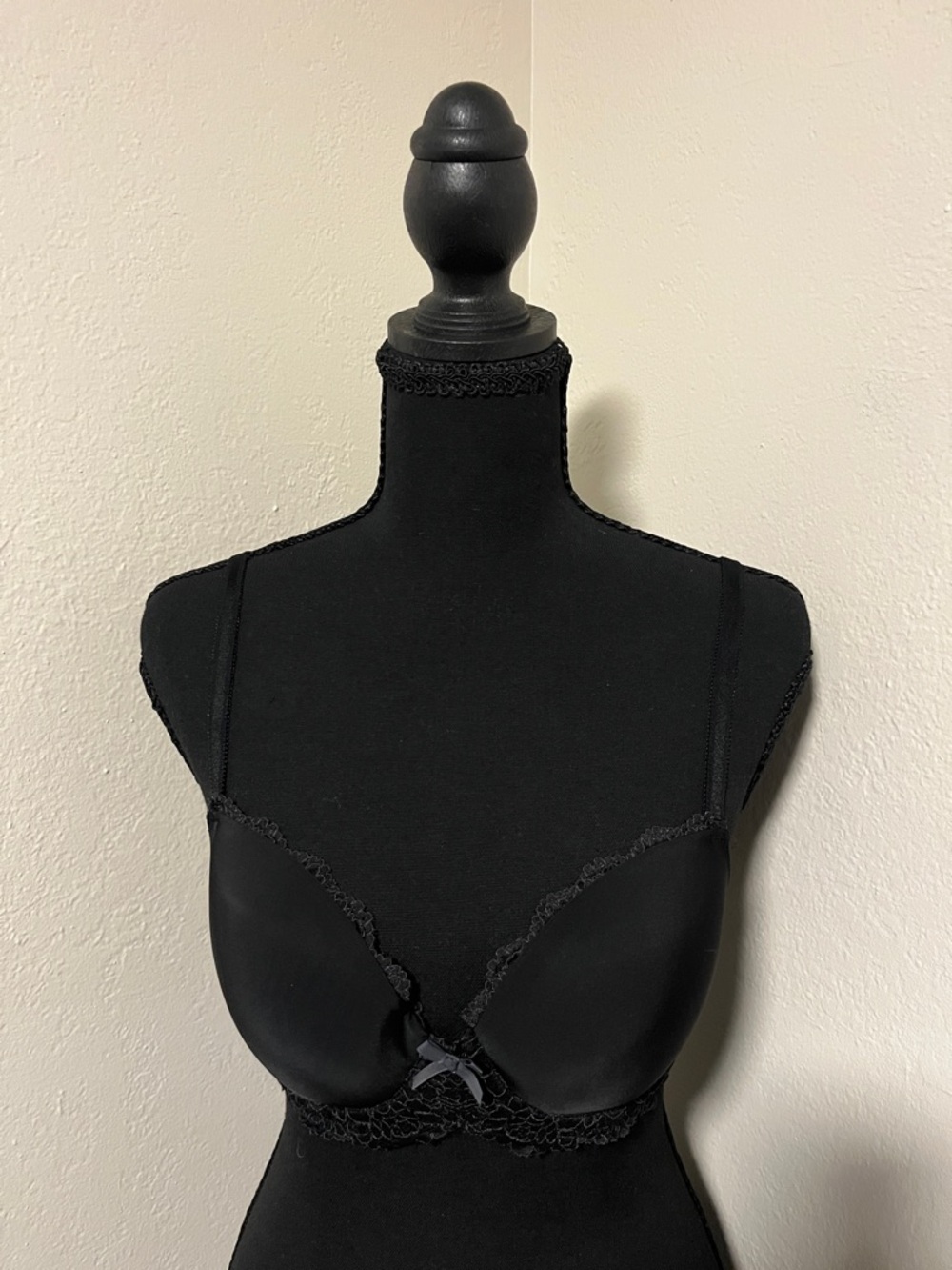 Victoria's Secret Dream Angels Lined Demi Black Lace Bra-32D